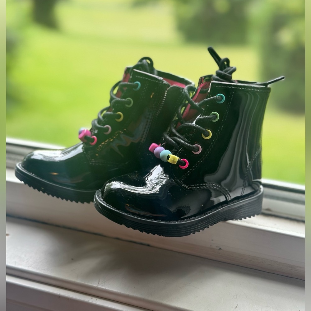 Children’s Place toddler shoe size 6. NEVER EVER WORN!
